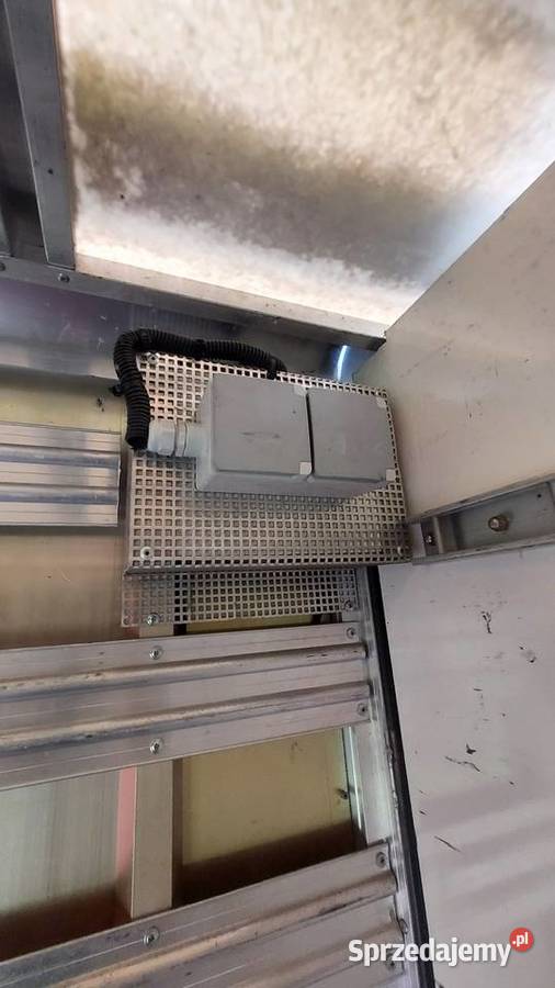 Zabudowa kontener kamper koniowóz