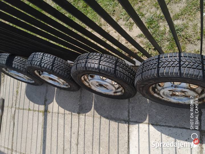 Komplet felg stalowych z oponami zimowymi Reda
