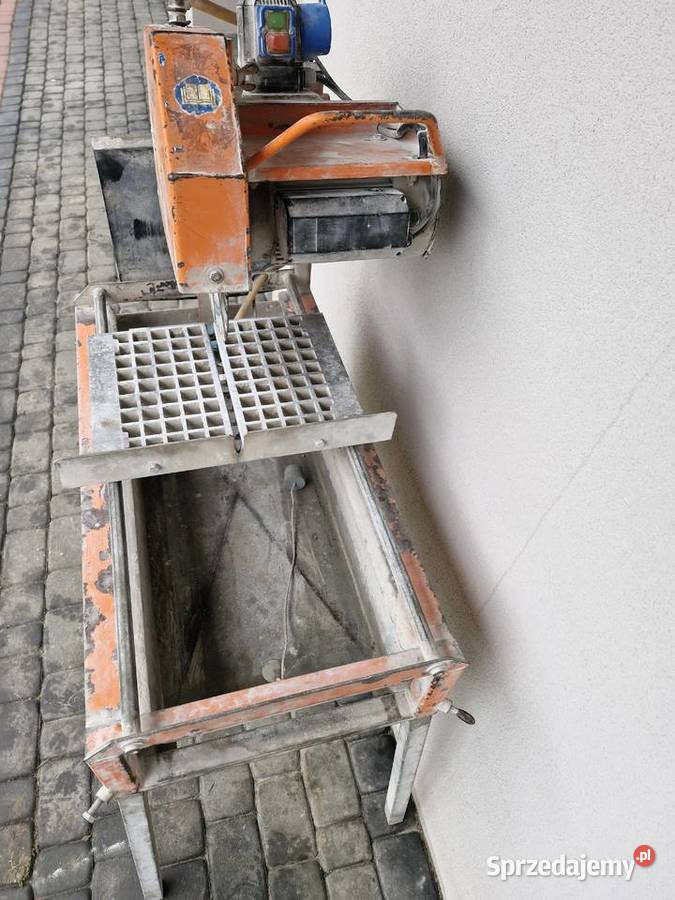 Zagęszczarka i piła do cięcia kostki i betonu