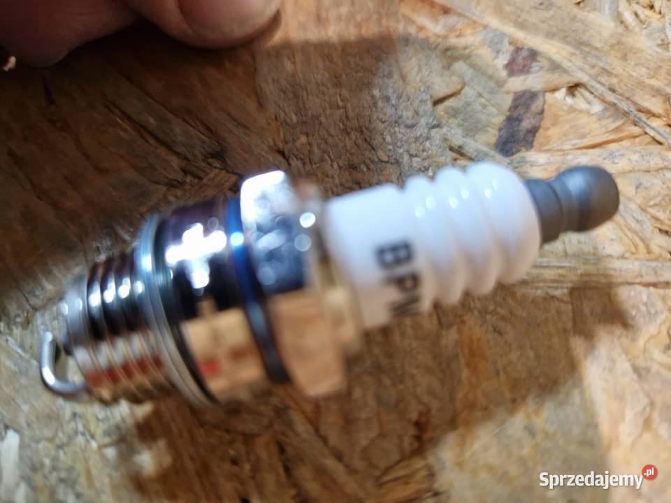 Świeca zapłonowa kosy spalinowej