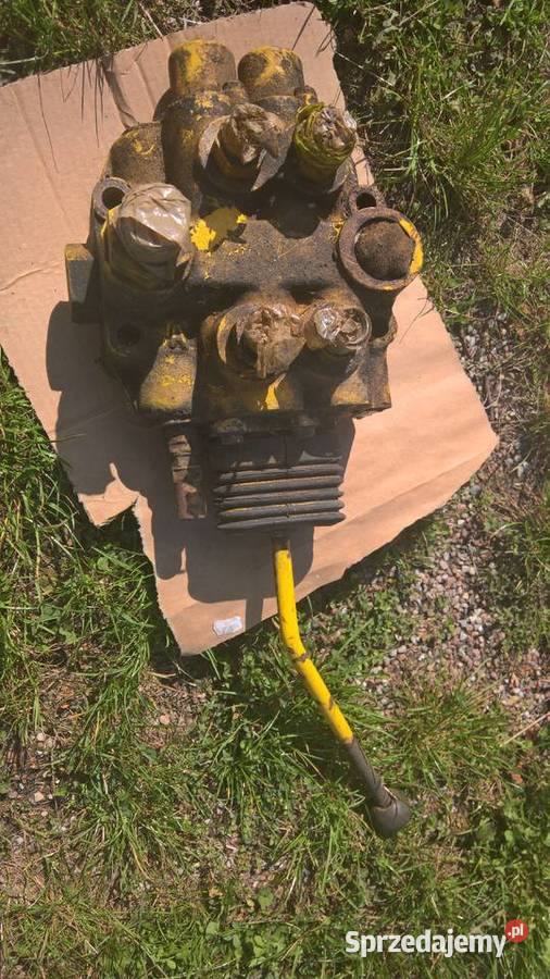 rozdzielacz hydrauliki z dźwigniami sterującymi sprzedam