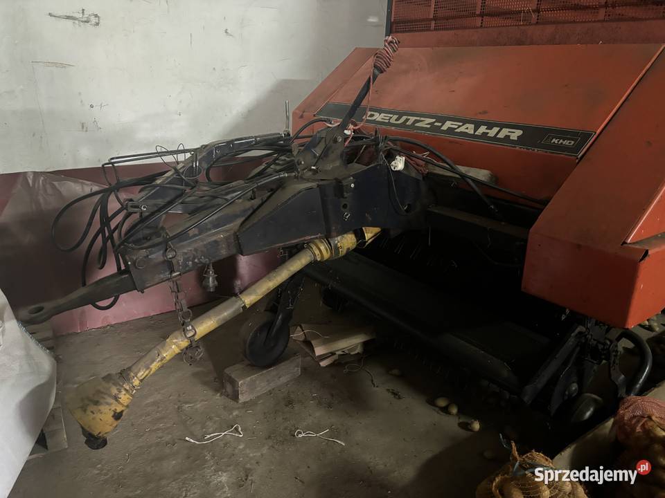 Przyczepa samozbierająca deutzfahr F 327 Sokolniki