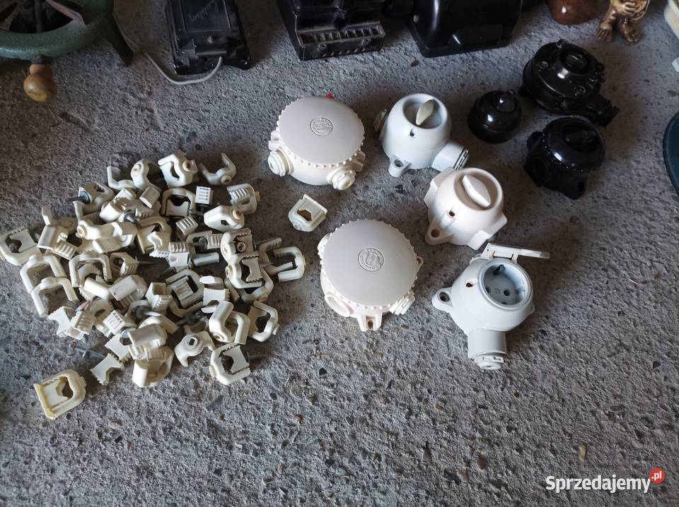 Stare gniazdka włączniki nadtynkowe małopolskie