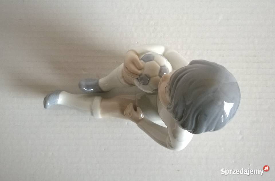 Figurka Porcelanowa Porcelana Piłkarz Chłopiec Radom