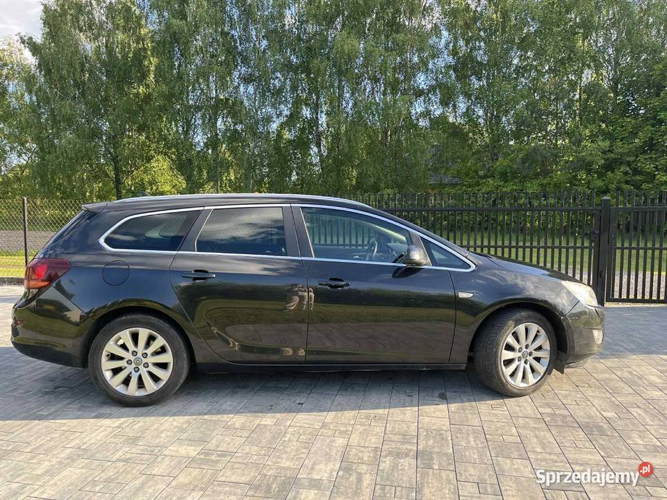 Opel astra j Wiązowna