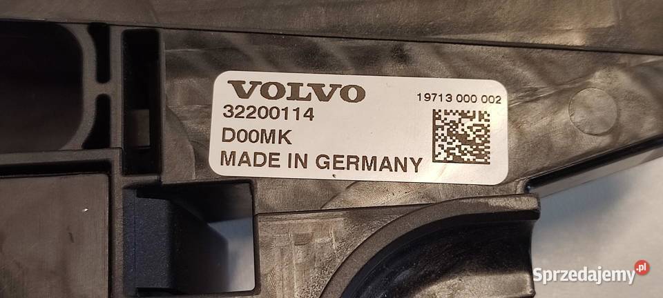 VOLVO V60 SKRZYNKA BEZPECZNIKÓW 32200114