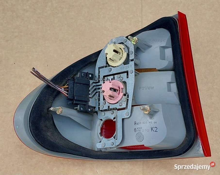 LAMPA PRAWA TYŁ MERCEDES W210 KOMBI A2108204864 osobowe Mielęcin