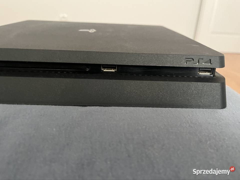sprzedam PlayStation 4 z płytą GTA nową