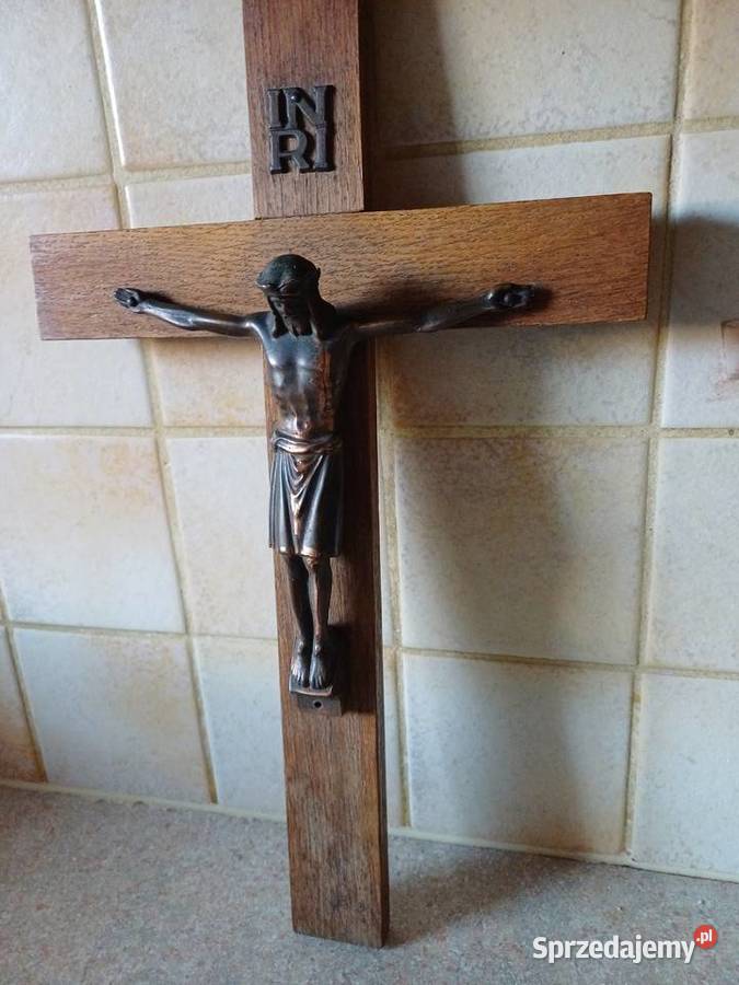 stary zabytkowy krzyż