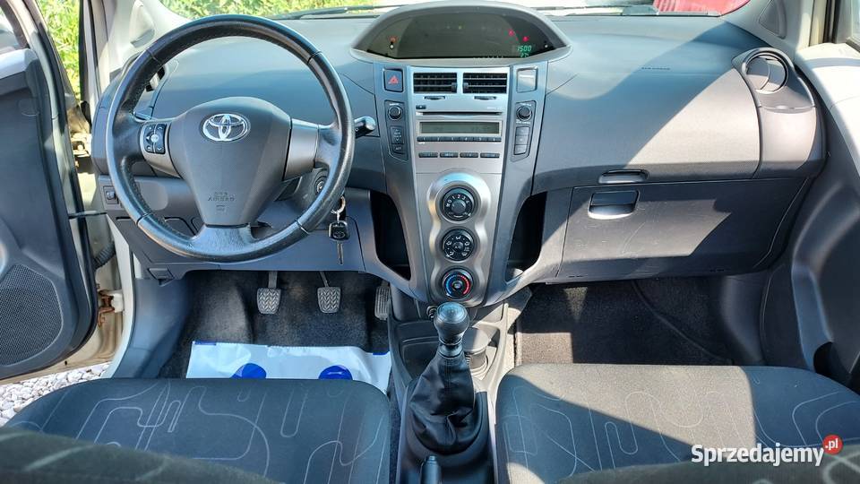 TOYOTA YARIS 133 benzyna 100 6 biegow 1330cm3 Yaris Warszawa