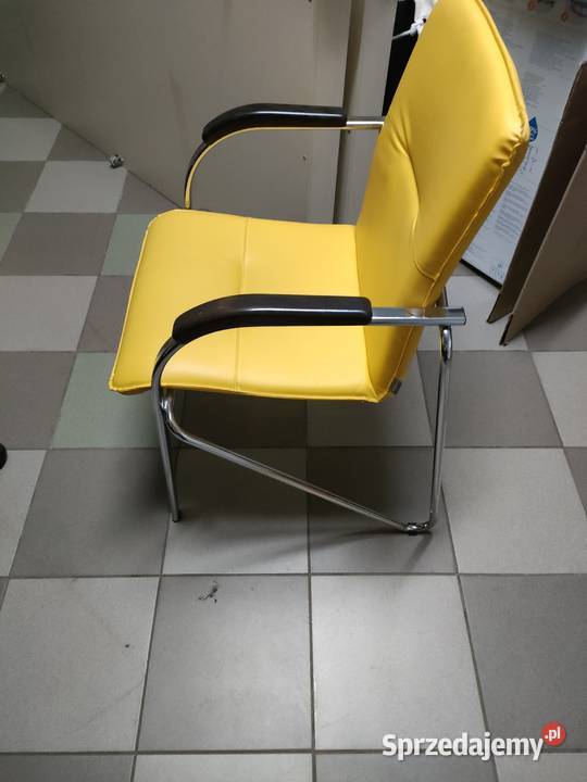 Krzesło firmy Nowy Styl kolor żółty Tomaszów Mazowiecki