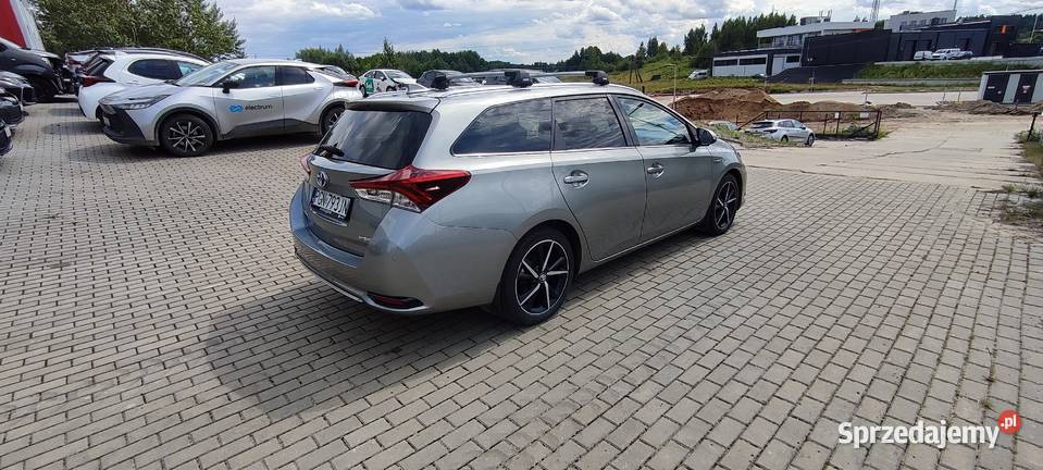 Toyota Auris Hybrid 1800cm3 Olsztyn