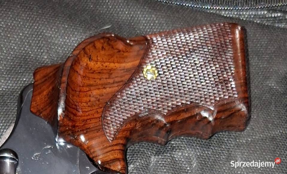 Anatomiczne okładki okładziny Colt Python Legionowo