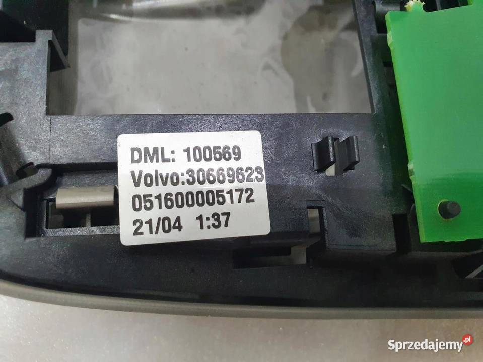 LAMPKA OŚWIETLENIE KABINY VOLVO XC90 30669623 osobowe