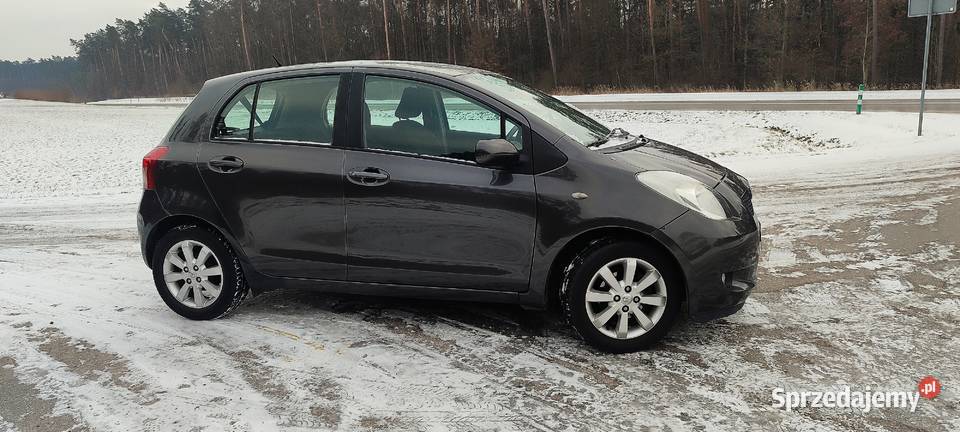 Toyota Yaris 13 benzyna klima hak czujniki Lipsko