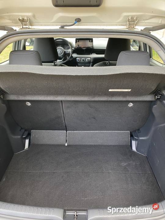 Toyota Yaris 15 Benzyna 2021 r mazowieckie Świerże Górne