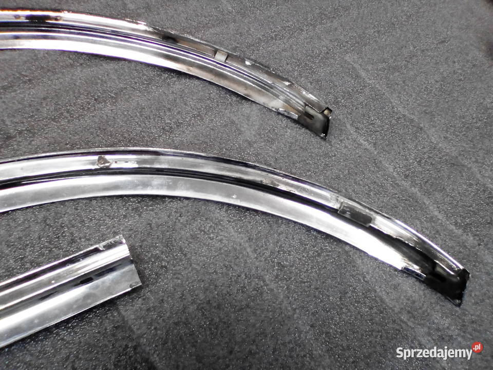 Mercedes W108109 Listwa przedniej szyby dolna
