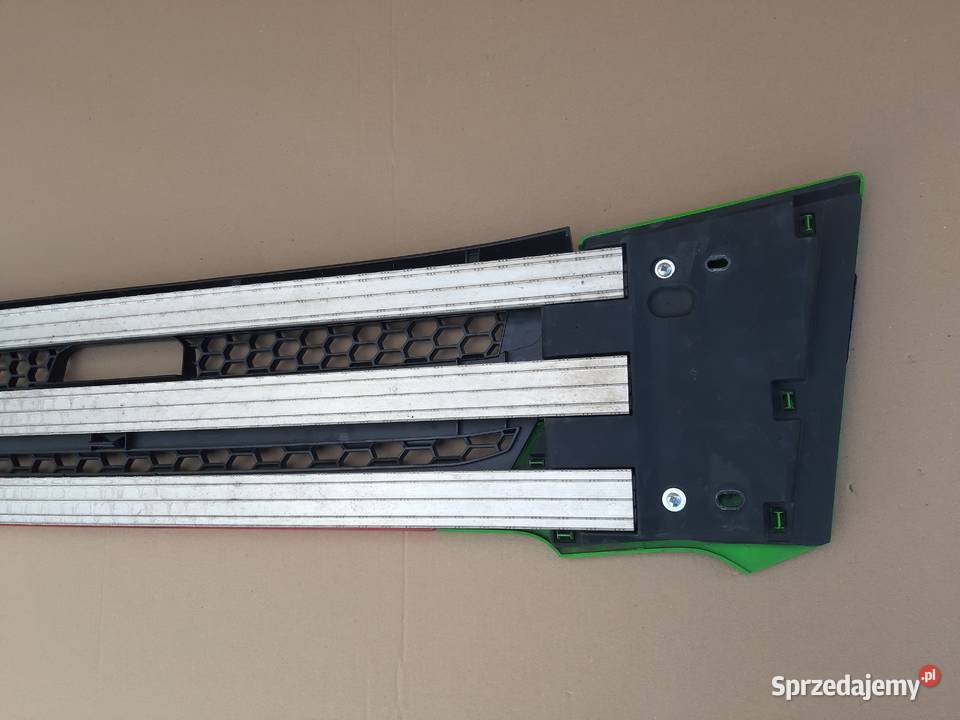 SCANIA R S ŁAWKA STOPIEŃ GRILL ATRAPA DOLNA Trzciel