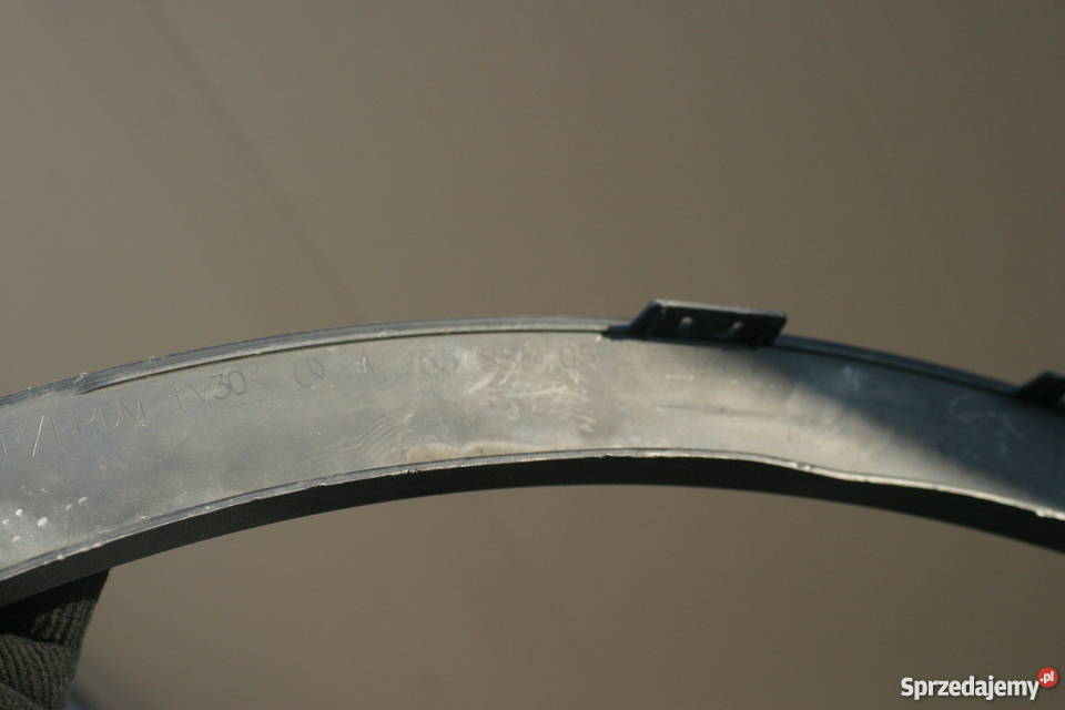 MERCEDES GLC 253 LISTWA BŁOTNIKA LEWY PRZÓD Bieleń