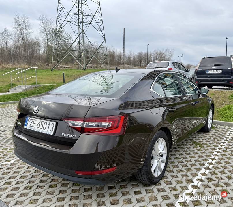 Skoda Superb DSG Polska ASO welurowa tapicerka Rzeszów