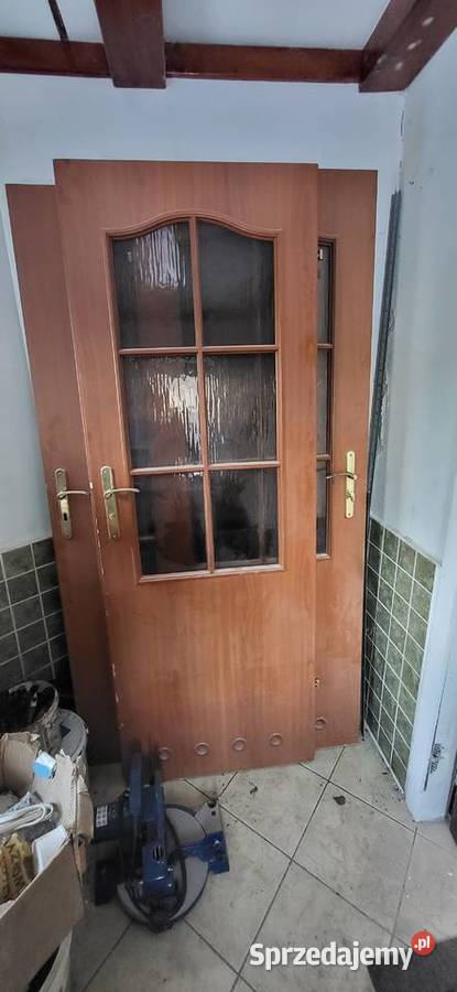 Drzwi wewnętrzne w kolorze wiśni różne Drzwi wewnętrzne Łódź