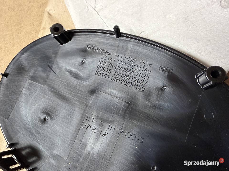 Emblemat pod radar Toyota Rav 4 Highlander 53141