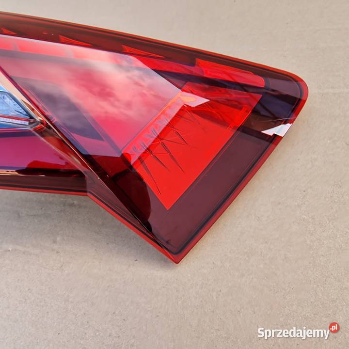 SKODA KODIAQ LIFT LAMPA PRAWY TYŁ IDEALNA Lampy tylne