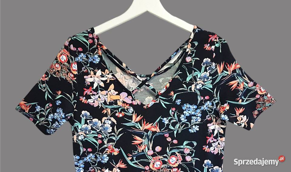 Damska sukienka czarna w kwiaty z krótkim Kwiatki Chrzanów