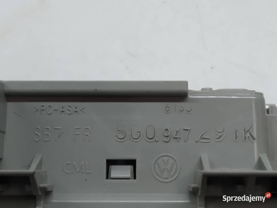 LAMPKA PODSUFITKI KOMPLET 5TA947105C 5G0947291K sprzedam