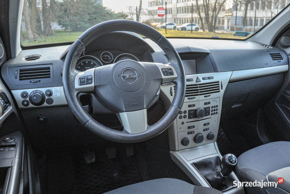 Opel Astra 18 140 LPG 2008 r Lift Wrocław