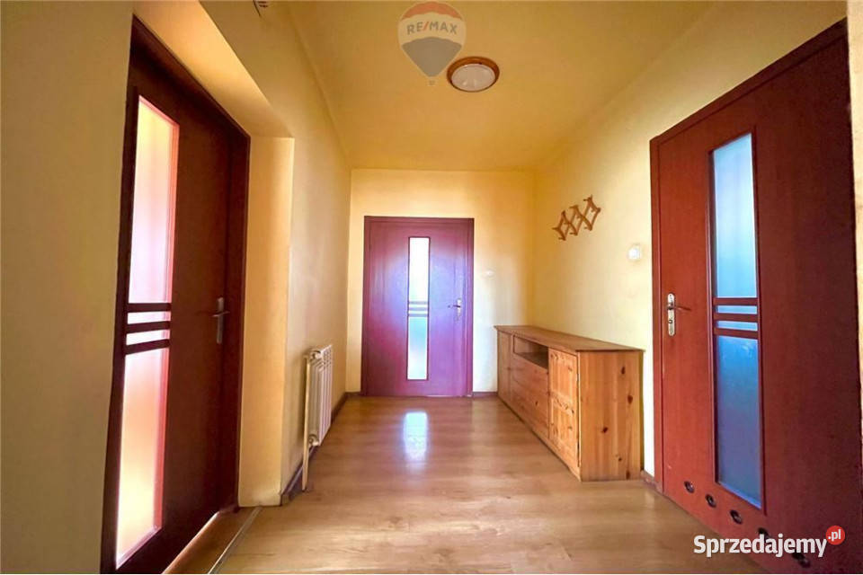 Urokliwy dom w stylu zakopiańskim w Kurowie 2150m2 Kurów