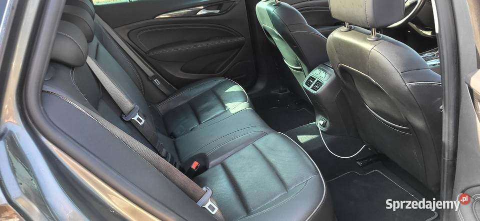 Opel Insignia 20 Cdti z 2017 roku Najbogatsza wielofunkcyjna kierownica Koluszki