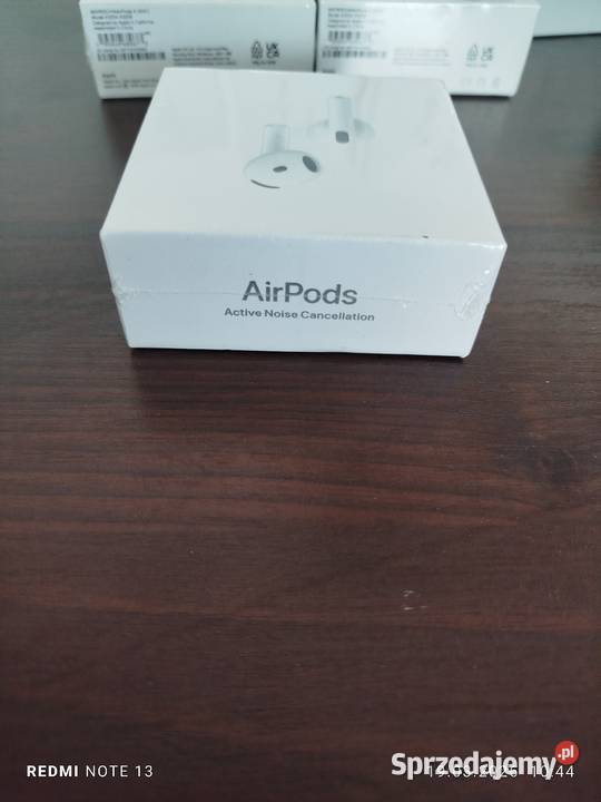 Słuchawki Apple Air Pods 4 Mokre