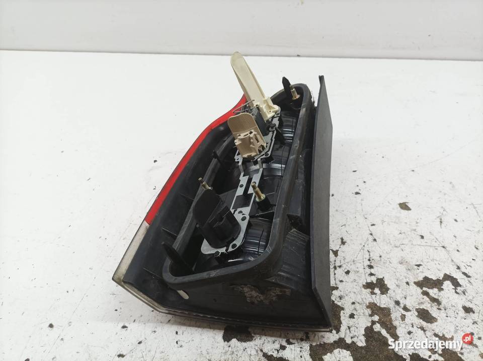 LAMPA TYŁ PRAWA KOMBI Volvo V70 II 19992007 osobowe