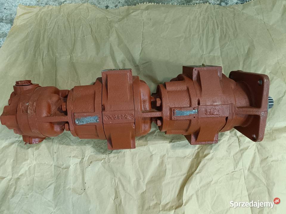 Pompy hydrauliczne z koparki Waryński potrójne Produkcja