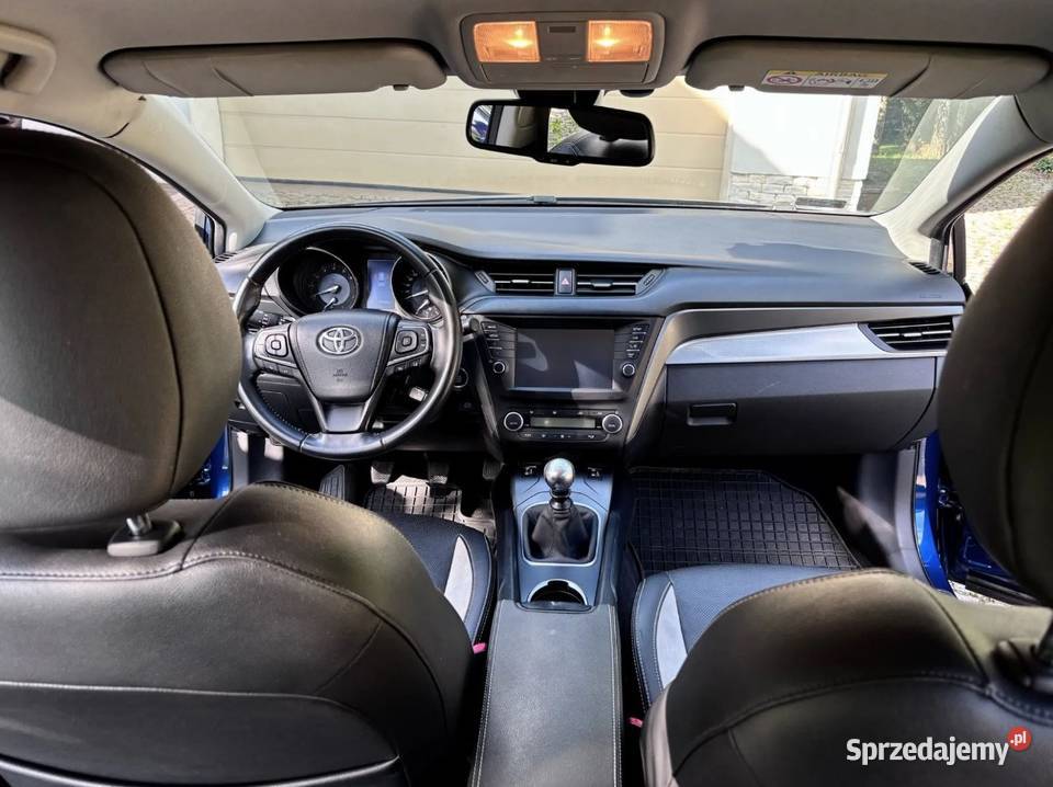 Toyota Avensis 18 benzyna gaz 2016 bezwypadkowy 1800cm3 Biała Podlaska