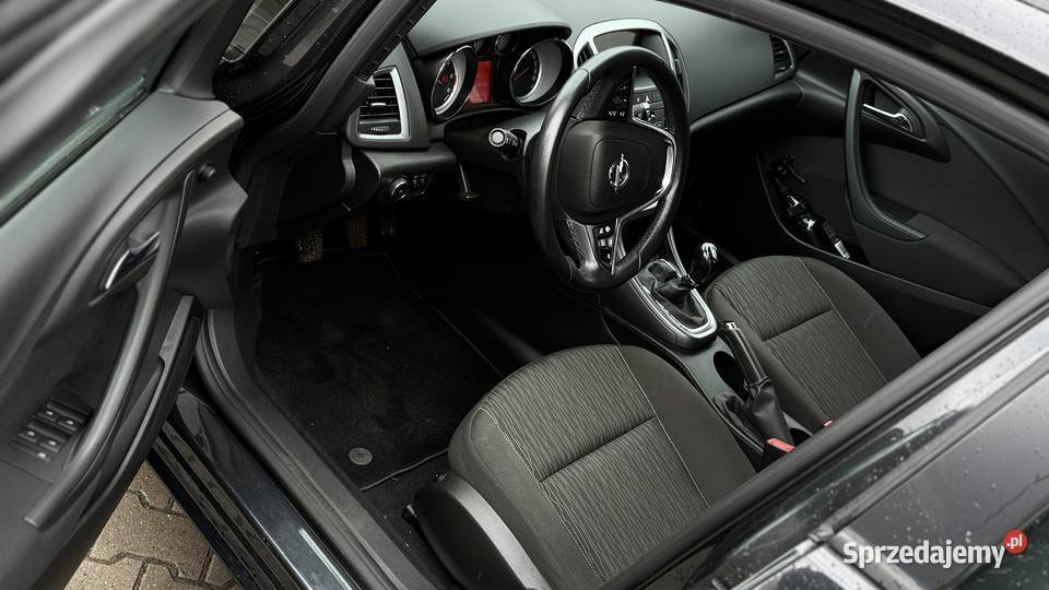 Opel Astra J Sports Tourer 16 CDTI 110 Webasto gniazdo AUX Rusko