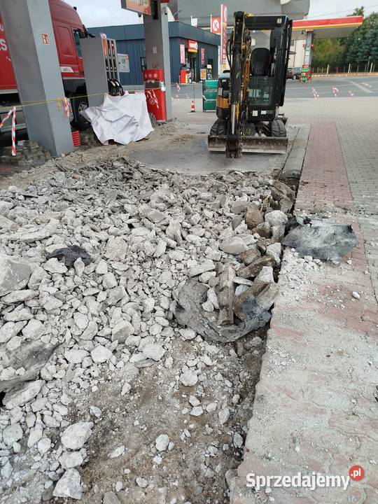 Wyburzenia kucie młotem z minikoparką Łyse