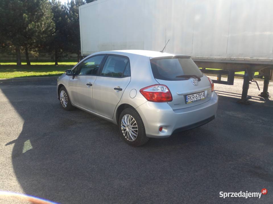 Toyota Auris 16 benzyna Przebieg 137 Krosno sprzedam