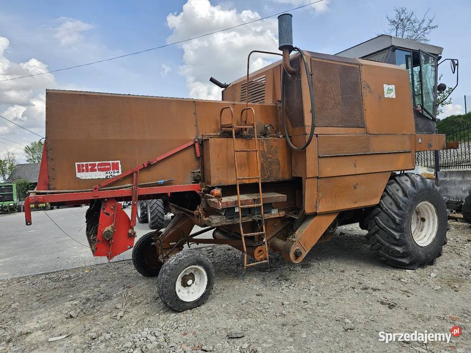 Kombajn zbożowy bizon Z056 nieuszkodzony Miechów