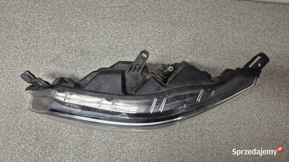 Lampay przednie Nissan Qashqai 2018 osobowe Warszawa
