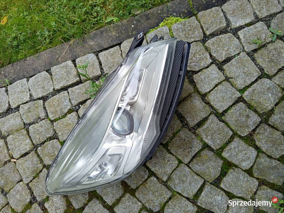 Reflektor prawy Kuga 2 Xenon skrętny orginalny sprzedam