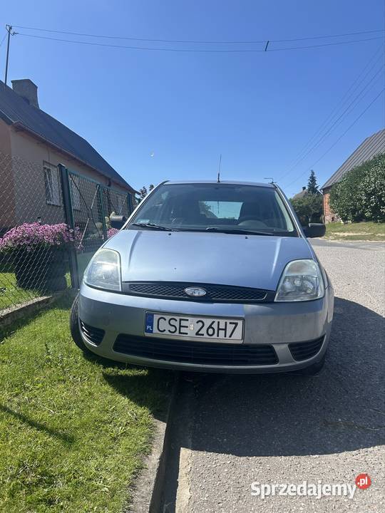 Ford fiesta niebiesko srebrny Mała Cerkwica