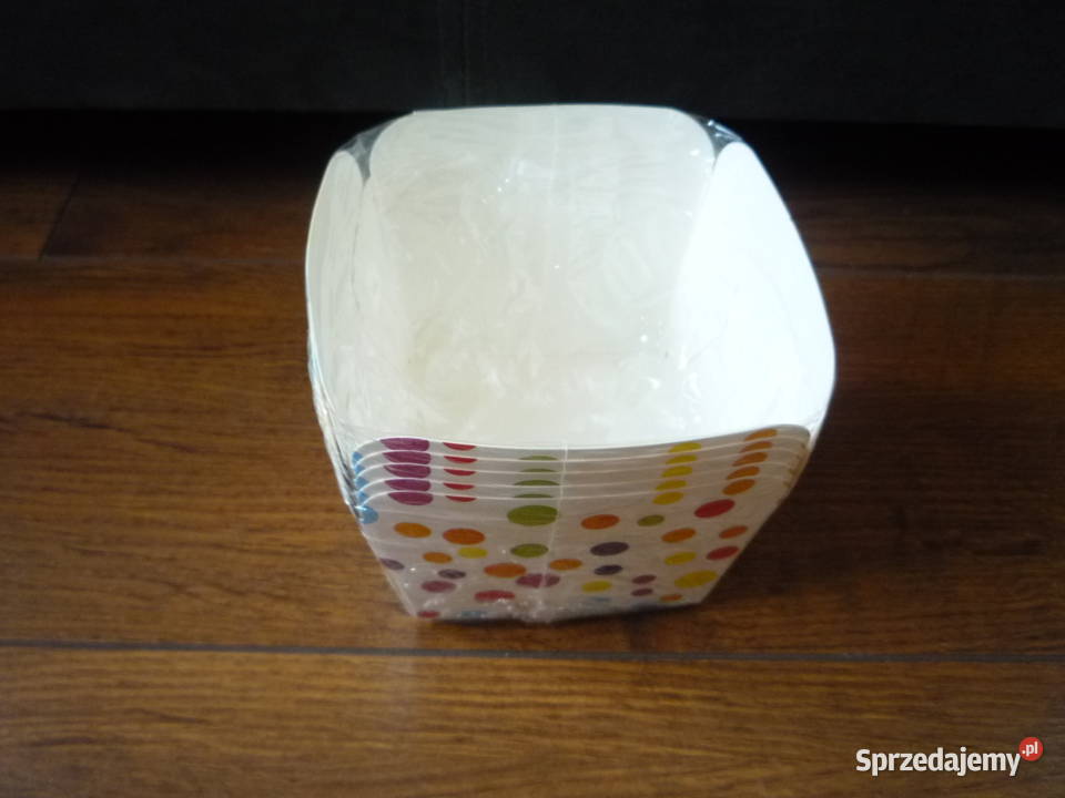 Zestaw 8 Talerze 8 Kubki 5 pudełka na chipsy Bal Szczecin