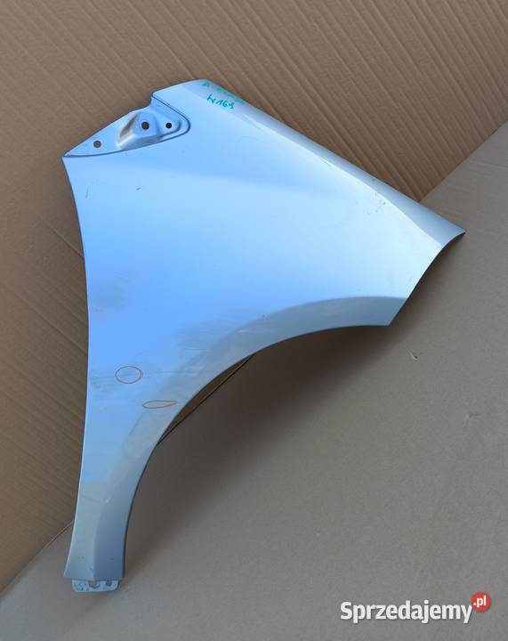 MERCEDES AKLASA W169 BŁOTNIK PRAWY