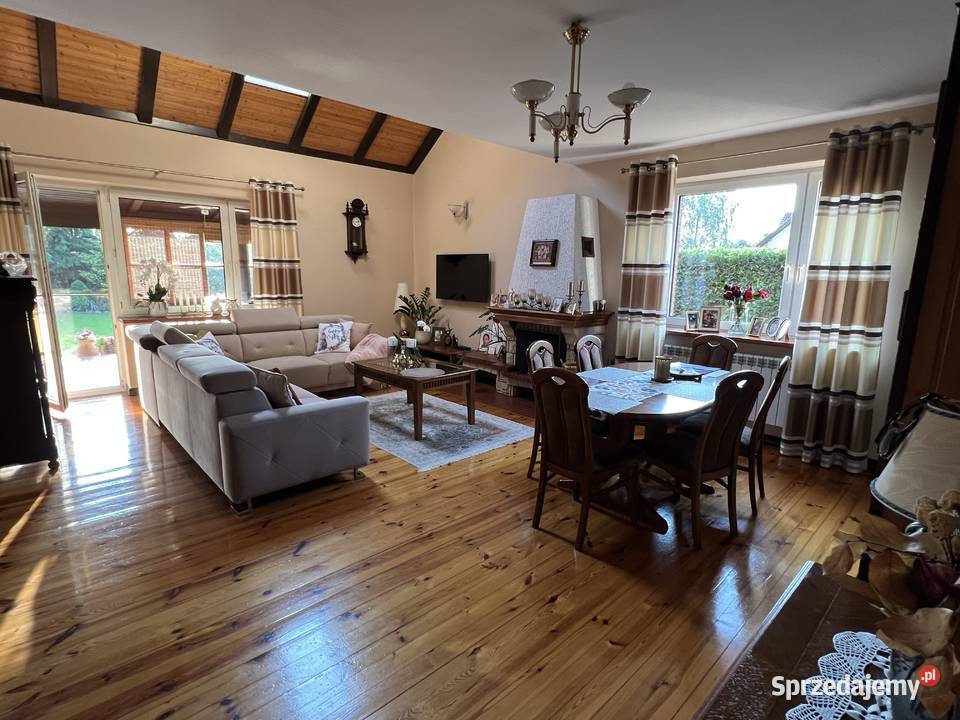 Przestronny dom z dużą działką stawem w sprzedam