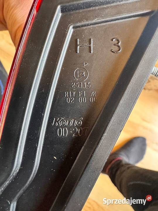Lampa prawy tył w klapę Yaris III POLIFT 1420 Brzesko