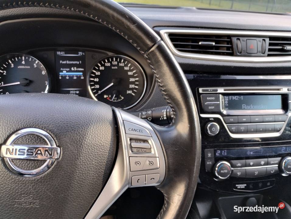 Nissan Qashqai salon polska srebrny Piotrków Trybunalski