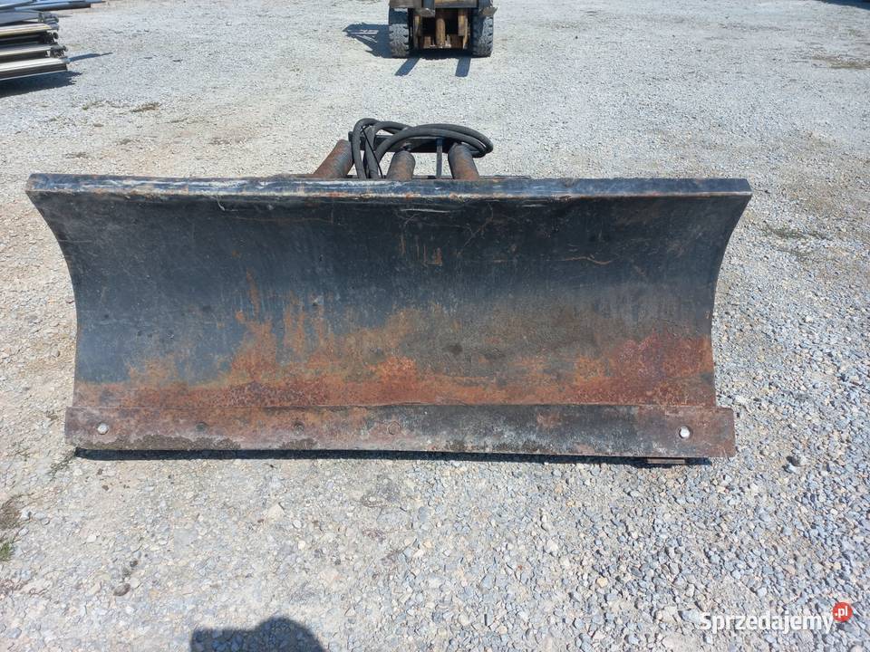 Pług do odśnieżania 135 hydrauliczny skręt stand Bzinica Nowa