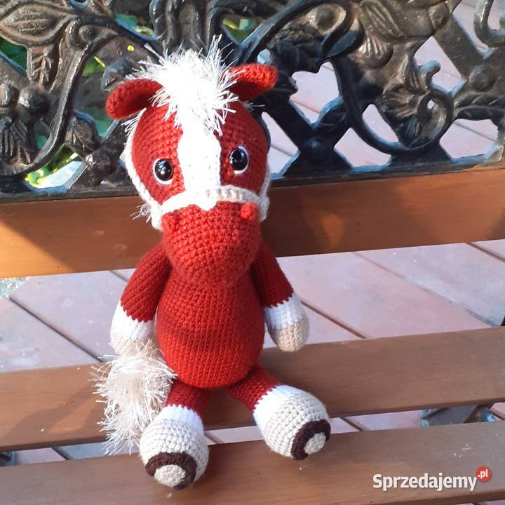 Koń na szydełku Mrocza